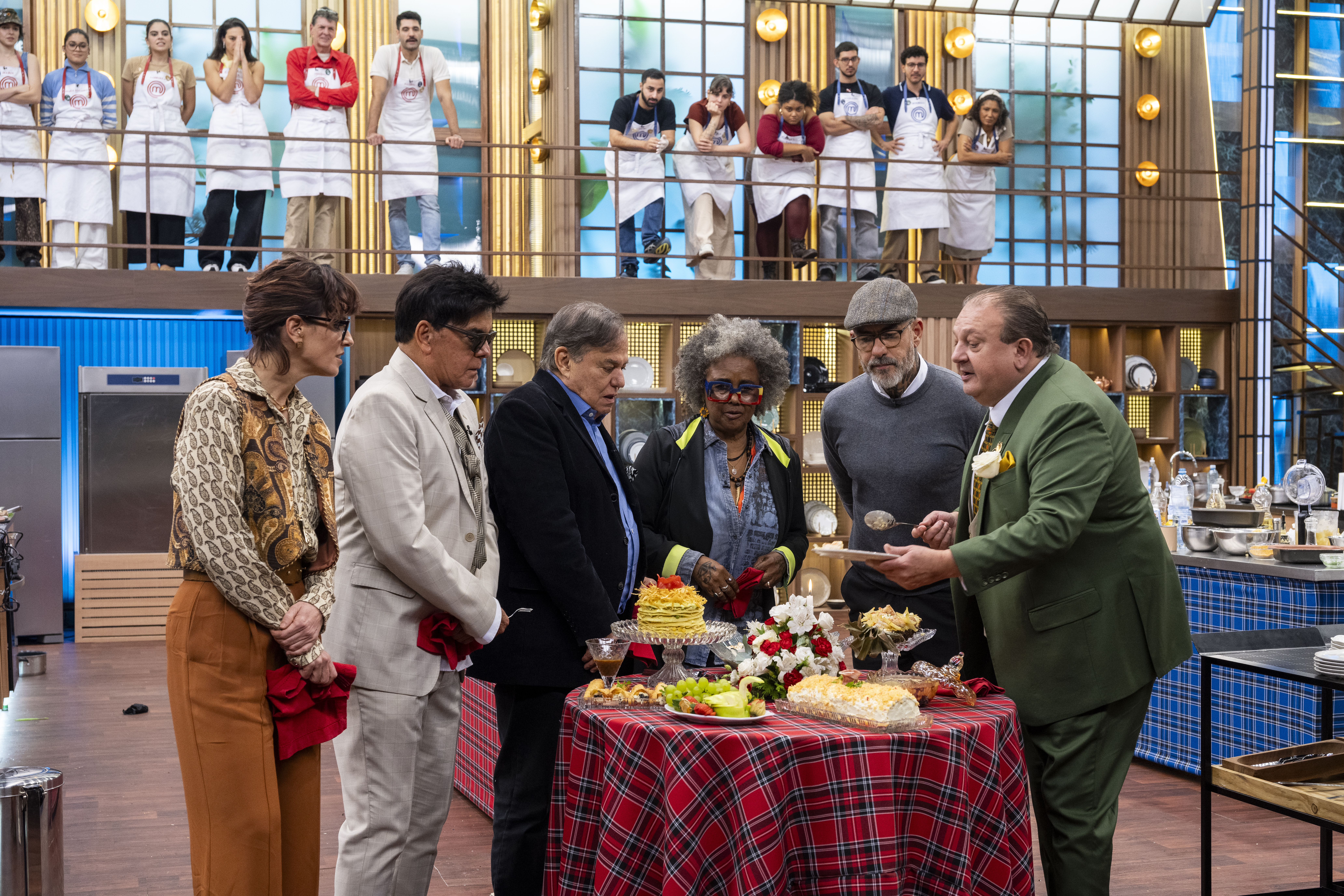‘MasterChef Brasil’ recebe Ronnie Von, Sandra Sá e Márcio Mendes em desafio vintage